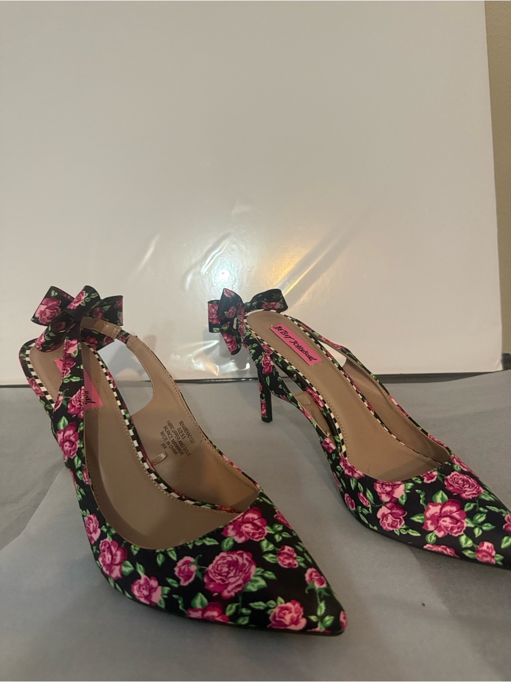 Betsey Johnson Black Floral Pointed-Toe Slingback Heels with Pink Roses - Picture 2 of 10